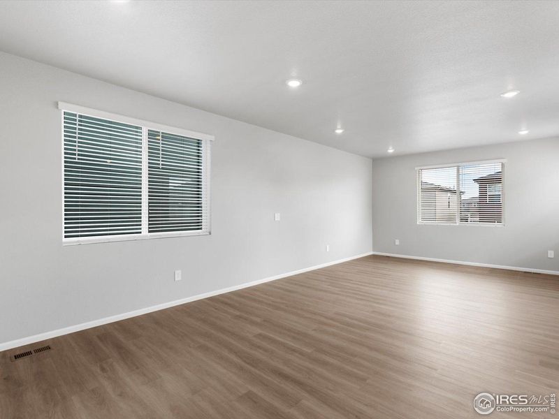 Spacious, unfurnished interior of a new home in Lake Bluff, Greeley (Image 15).