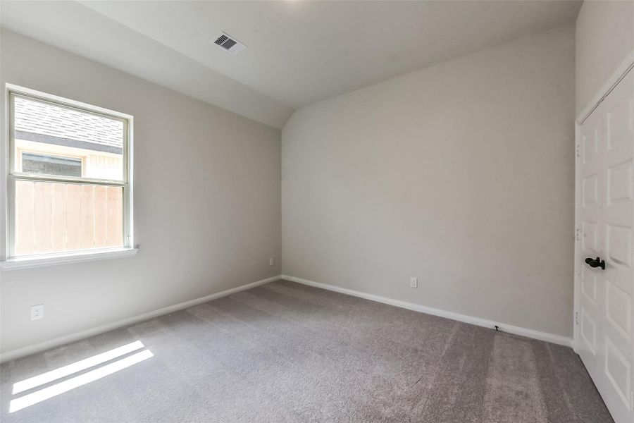 Spacious, unfurnished interior of a new home in River Ranch Meadows, Dayton (Image 21).