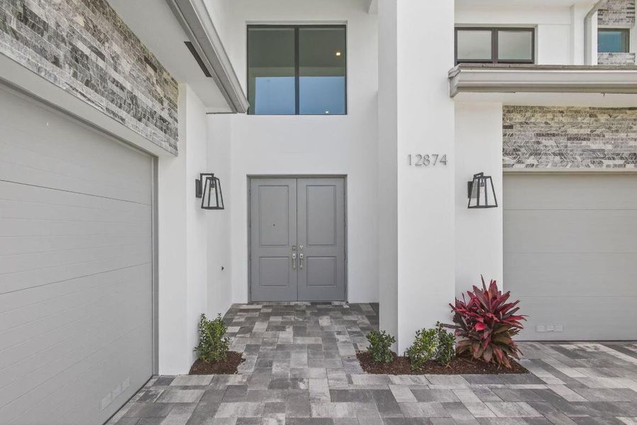 V9 Front close up 4-web-or-mls-5D1A8374 V9 Front close up 4-web-or-mls-5D1A8374