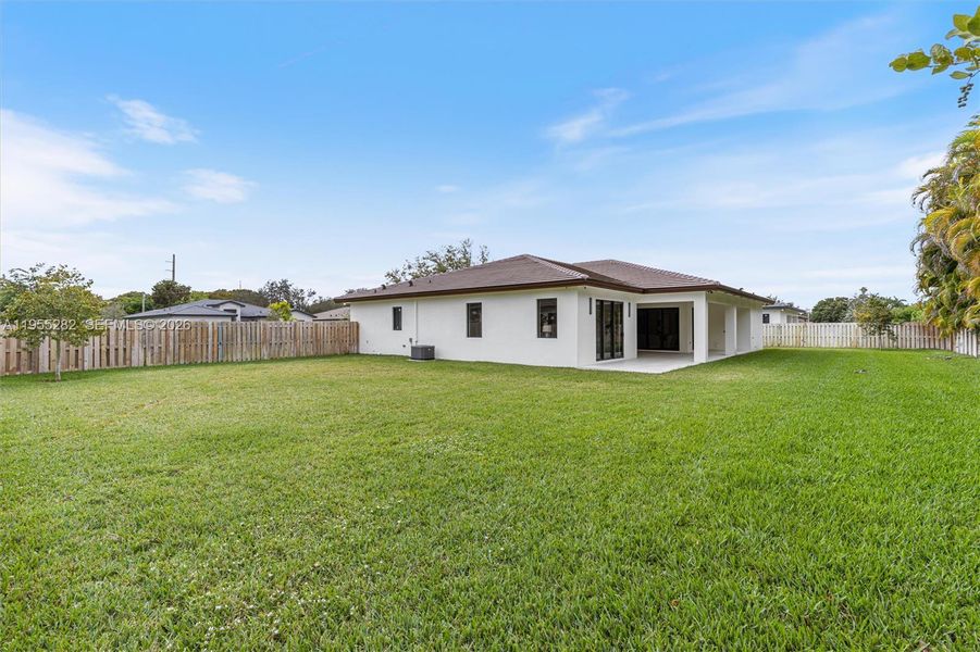 Exterior details and patio area of a home in , Cutler Bay (Image 4).