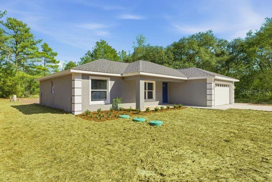 Exterior details and patio area of a home in , Ocklawaha (Image 20).
