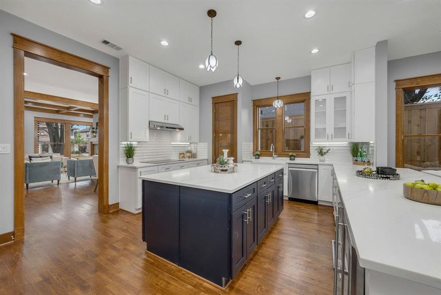 Furnished interior view inside a new home in , Dallas (Image 6).