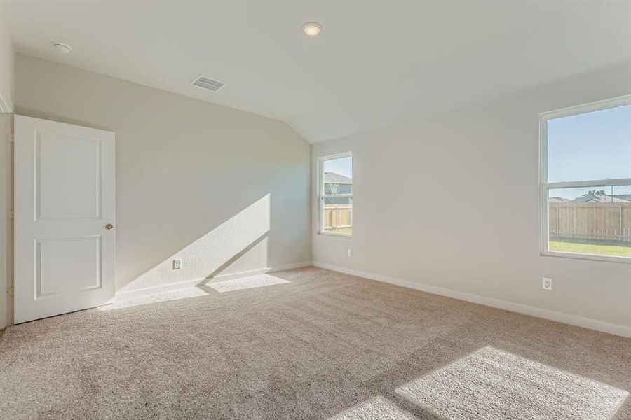 Spacious, unfurnished interior of a new home in Middlefield Village, Dallas (Image 27).