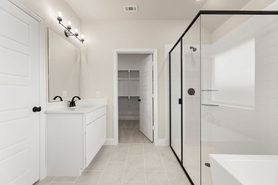 Furnished interior view inside a new home in Creekside, Royse City (Image 13).