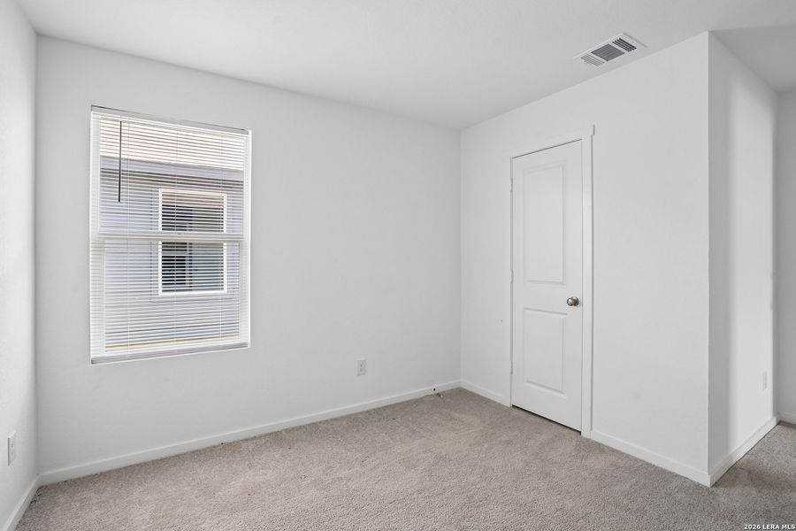 Spacious, unfurnished interior of a new home in Steelwood Trails, New Braunfels (Image 20).