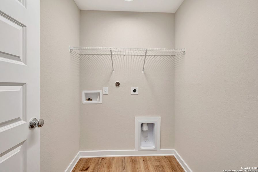 Spacious, unfurnished interior of a new home in Mesquite Ridge, San Antonio (Image 34). Spacious, unfurnished interior of a new home in Mesquite Ridge, San Antonio (Image 34).