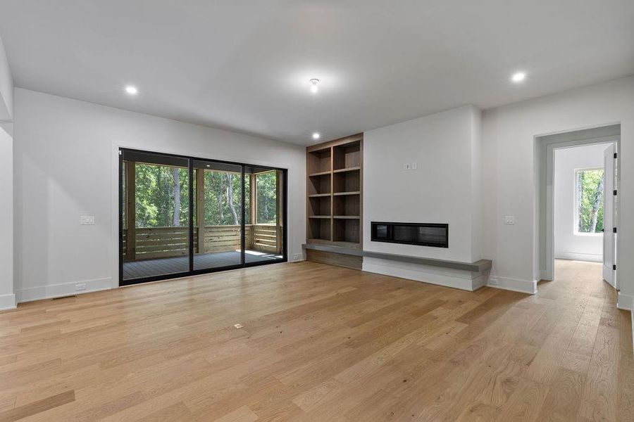 Spacious, unfurnished interior of a new home in Aster, Roswell (Image 31).