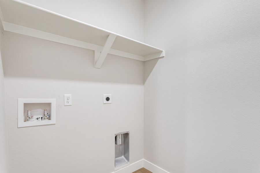 Spacious, unfurnished interior of a new home in The Aurora Highlands, Aurora (Image 29).