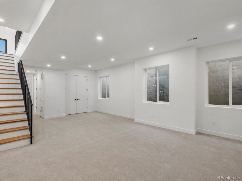 Spacious, unfurnished interior of a new home in , Denver (Image 20).