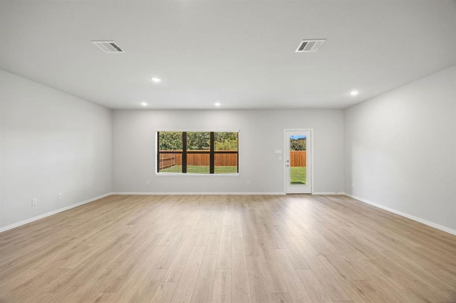 15-web-or-mls-3301-royal-frst-dr