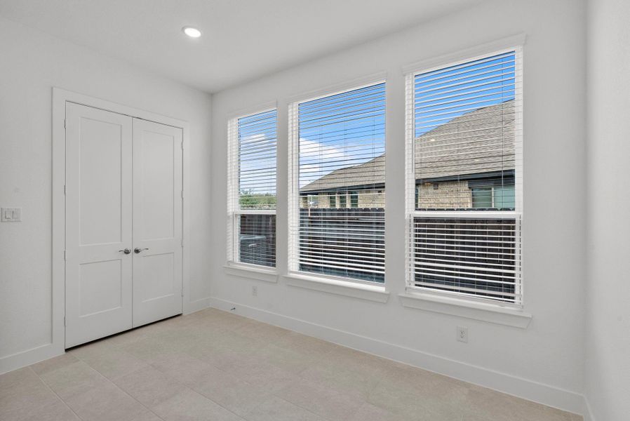 Spacious, unfurnished interior of a new home in The Trails, New Caney (Image 17).