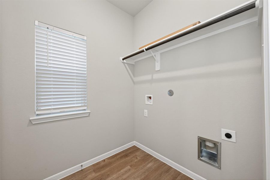 Spacious, unfurnished interior of a new home in Woodland Lakes, Houston (Image 20). Spacious, unfurnished interior of a new home in Woodland Lakes, Houston (Image 20).