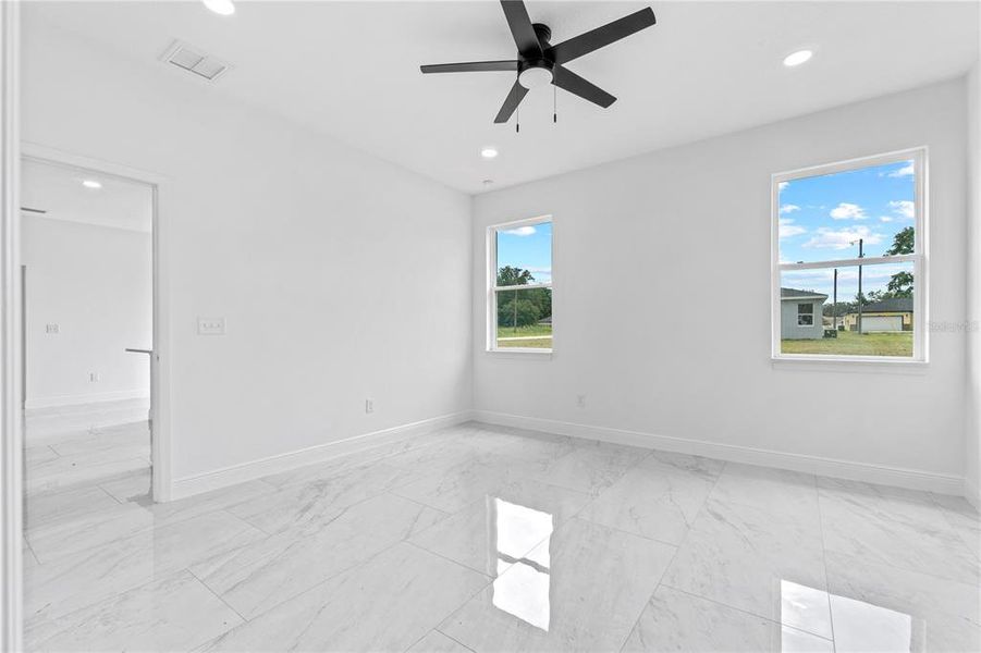 Spacious, unfurnished interior of a new home in , Dunnellon (Image 21).