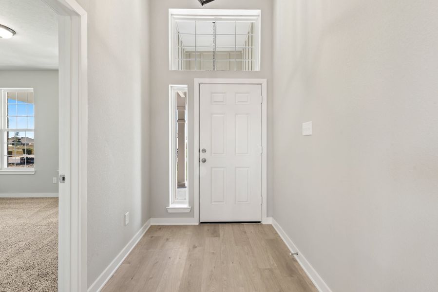 Spacious, unfurnished interior of a new home in Grand Lake, Snook (Image 10).