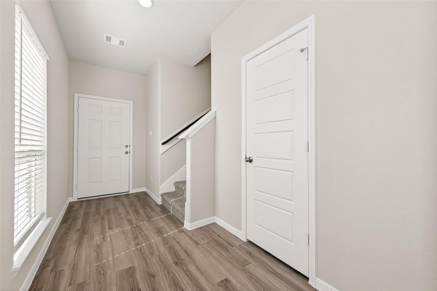 Spacious, unfurnished interior of a new home in Woodland Lakes, Houston (Image 15).