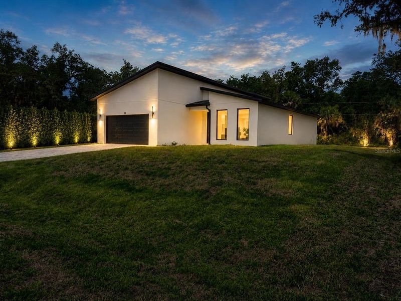 Exterior details and patio area of a home in , Port Charlotte (Image 4).