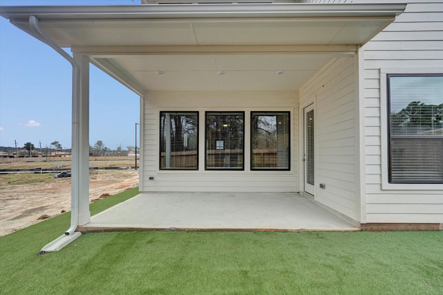 Exterior details and patio area of a home in Summer Place 35', Montgomery (Image 30). Exterior details and patio area of a home in Summer Place 35', Montgomery (Image 30).