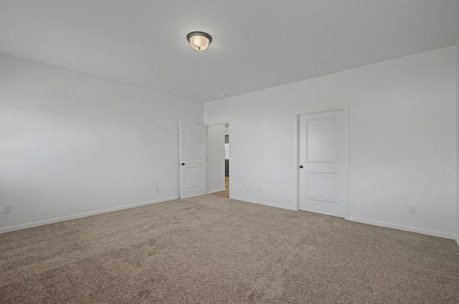 Spacious, unfurnished interior of a new home in The Oaks, Clarksville (Image 27).