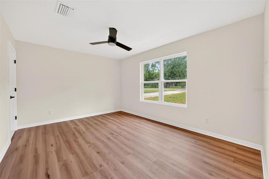 Spacious, unfurnished interior of a new home in , Leesburg (Image 22).