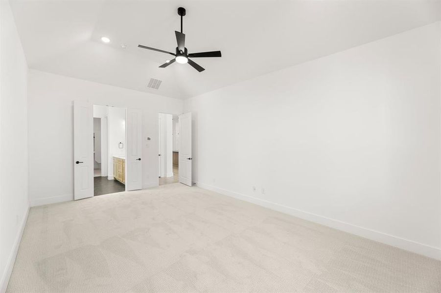 Spacious, unfurnished interior of a new home in The Villages of Hurricane Creek, Anna (Image 14).