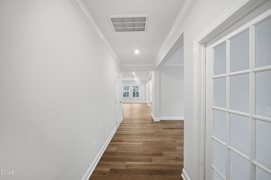 SUN_Everlee_Pic_TryonIII_QMI_217_Foyer_1