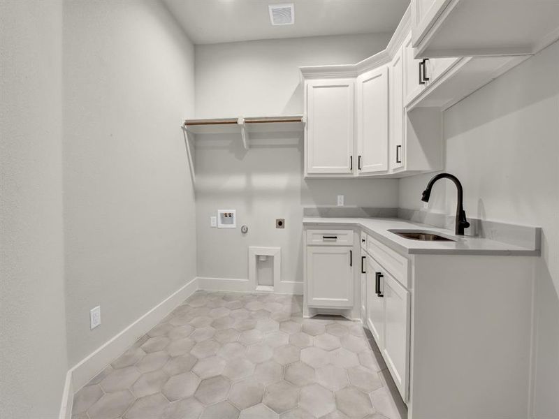 Furnished interior view inside a new home in , Weatherford (Image 11).