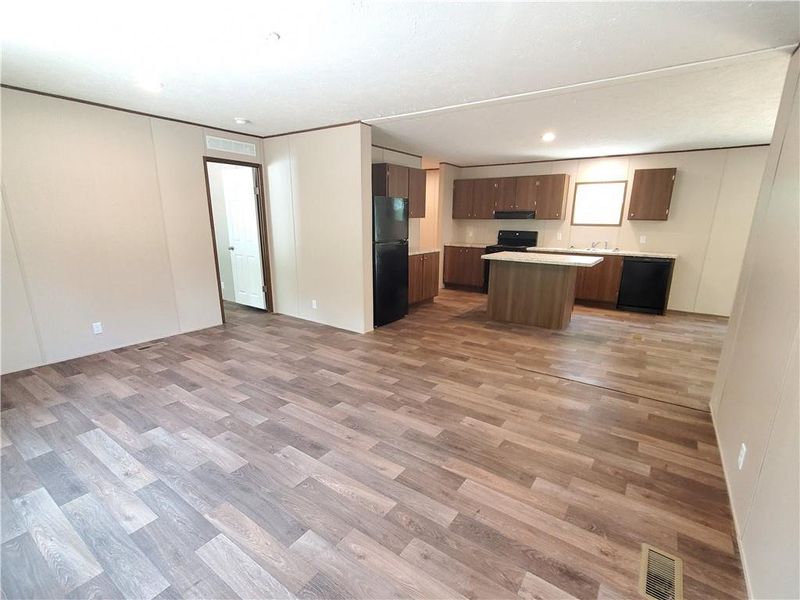 Spacious, unfurnished interior of a new home in , Marble Hill (Image 23).