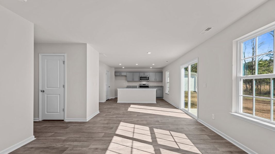 Spacious, unfurnished interior of a new home in Madeline Farm, New Bern (Image 16).