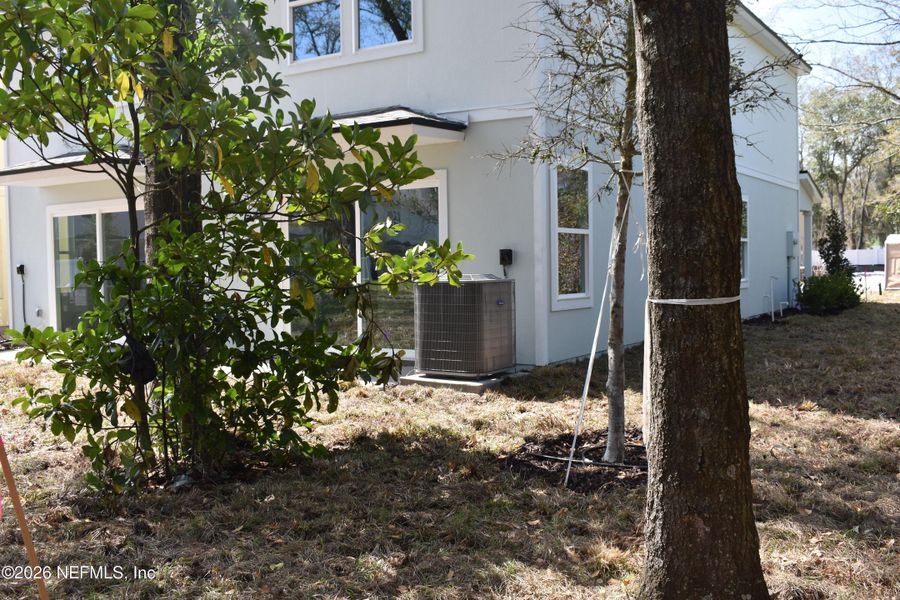 Exterior details and patio area of a home in Irongate Villas, Jacksonville (Image 27).