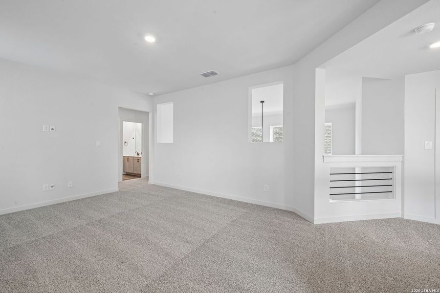 Spacious, unfurnished interior of a new home in Legacy at Lake Dunlap, New Braunfels (Image 17).