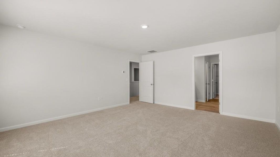 Spacious, unfurnished interior of a new home in Oakleigh Glen, Dallas (Image 22).