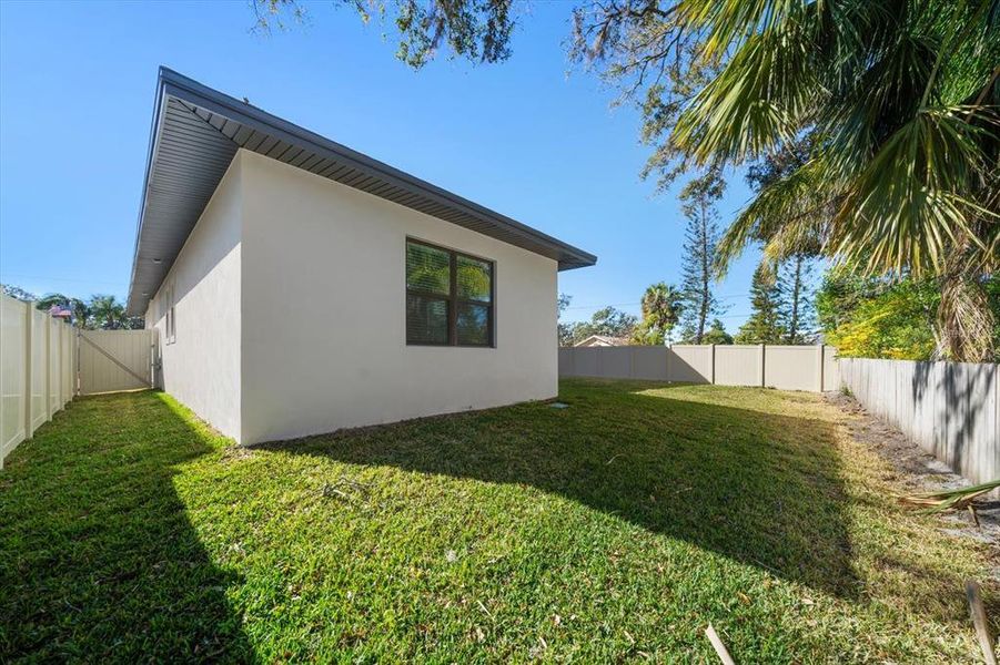 Exterior details and patio area of a home in , Largo (Image 38).