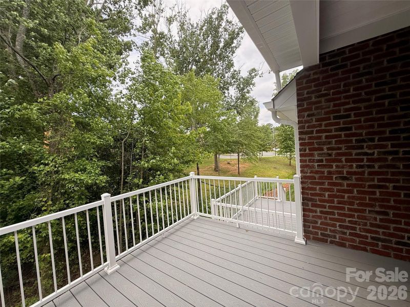 Lots of room to enjoy yourmorning coffee or entertainfriends!