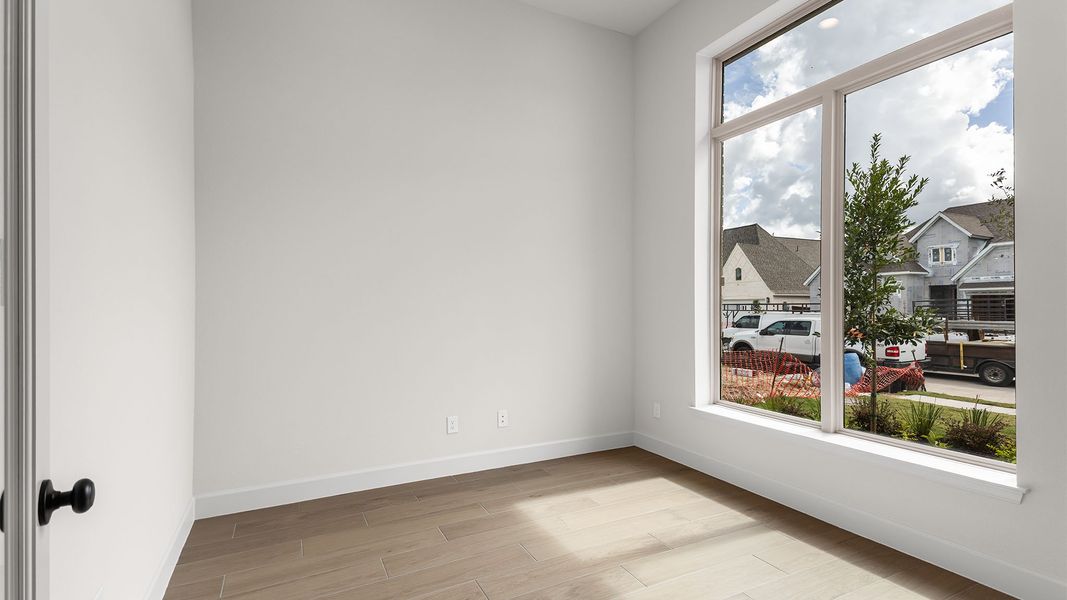 Spacious, unfurnished interior of a new home in Meridiana, Manvel (Image 9).
