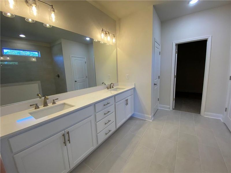 Furnished interior view inside a new home in , Jefferson (Image 10).