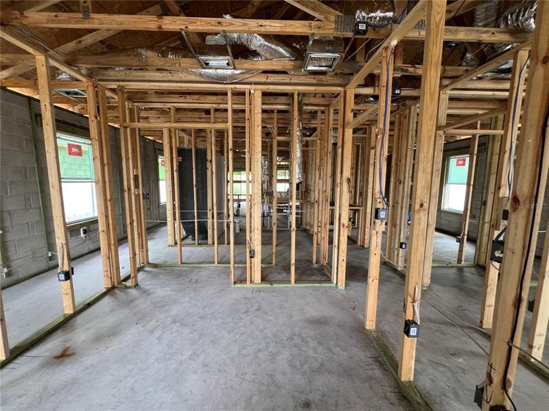 Spacious, unfurnished interior of a new home in Hammock Reserve, Haines City (Image 4).