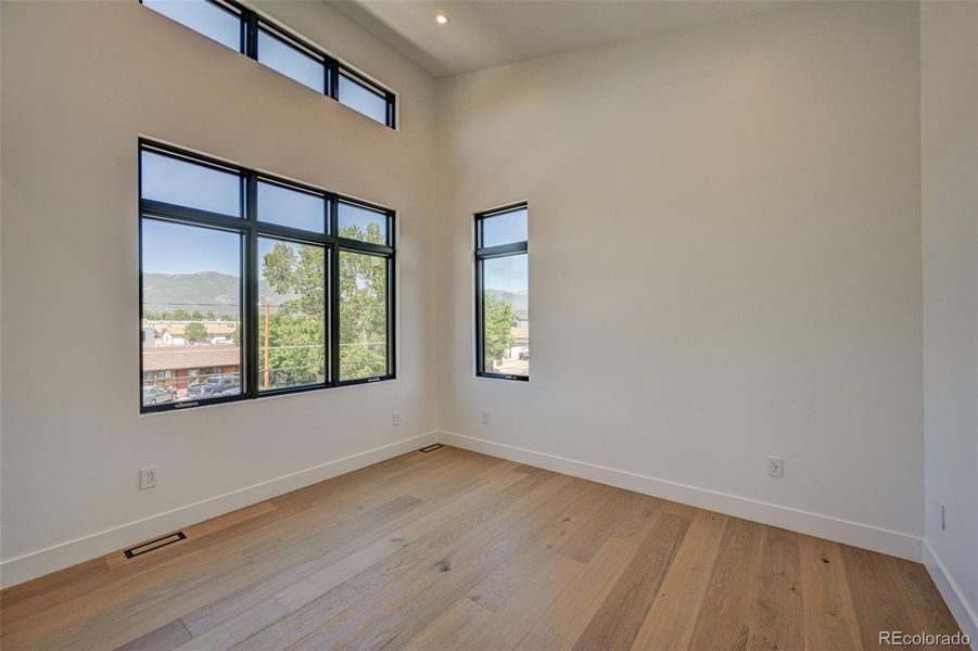 Spacious, unfurnished interior of a new home in , Buena Vista (Image 17).