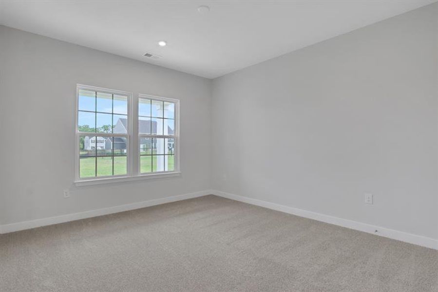 Spacious, unfurnished interior of a new home in Edinburgh, Locust Grove (Image 35).