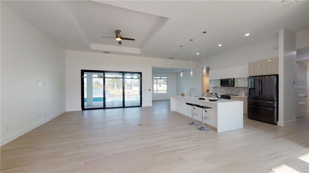 Spacious, unfurnished interior of a new home in , Port Charlotte (Image 19).
