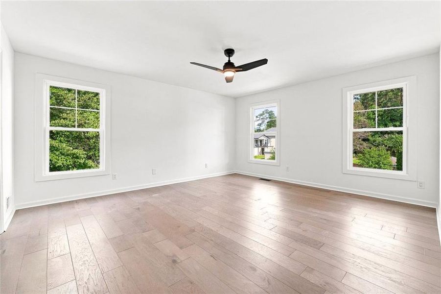 Spacious, unfurnished interior of a new home in , Acworth (Image 19).