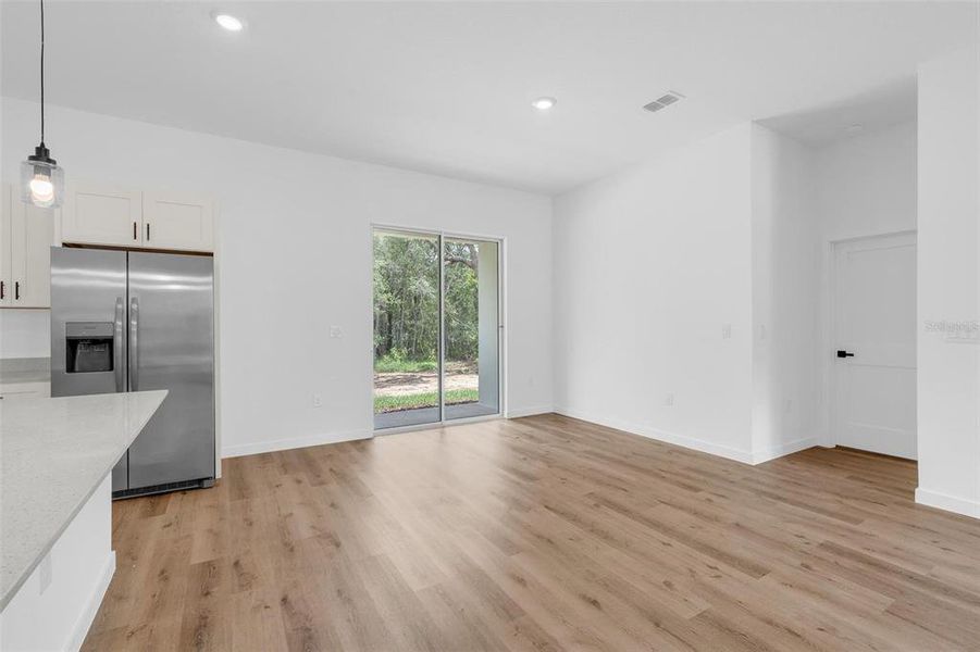 Spacious, unfurnished interior of a new home in , Citrus Springs (Image 13).