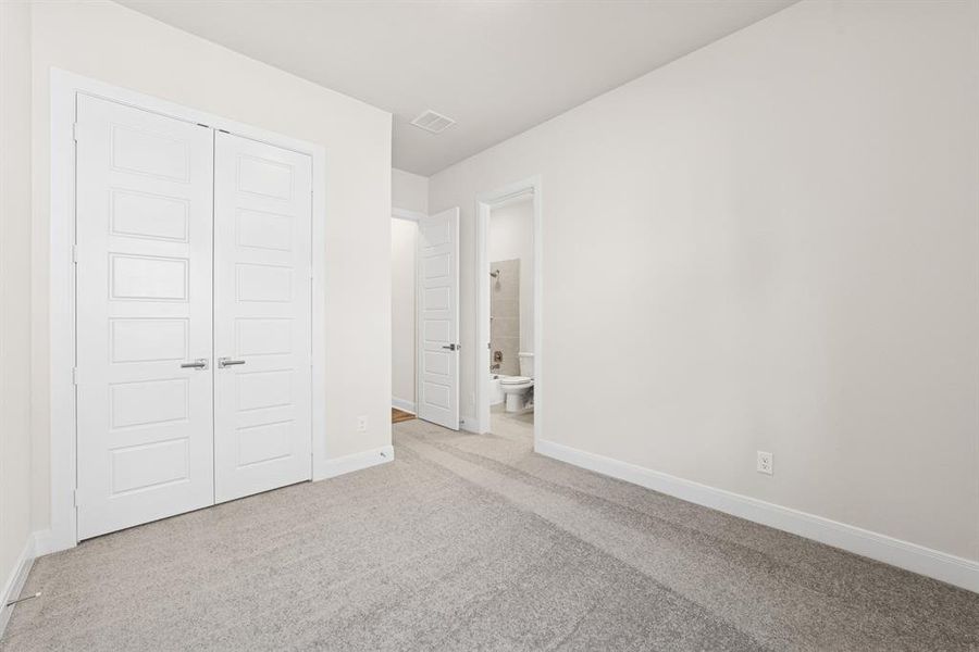 Spacious, unfurnished interior of a new home in Sandbrock Ranch, Aubrey (Image 17). Spacious, unfurnished interior of a new home in Sandbrock Ranch, Aubrey (Image 17).