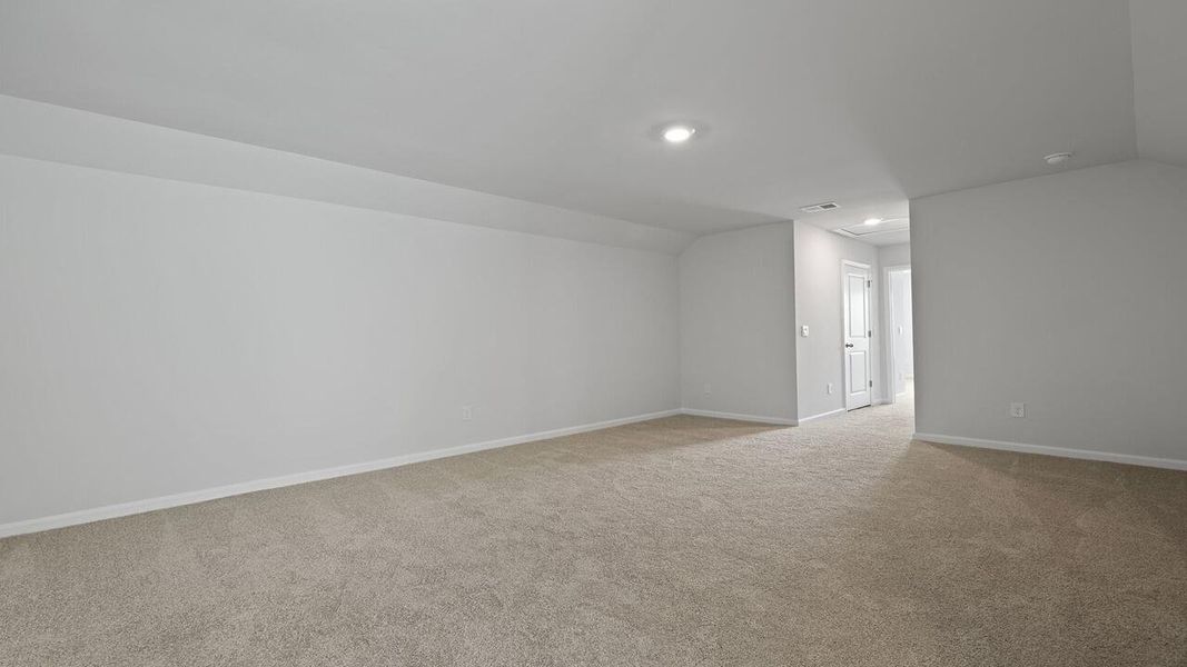 Spacious, unfurnished interior of a new home in Carolina Groves, Moncks Corner (Image 30).