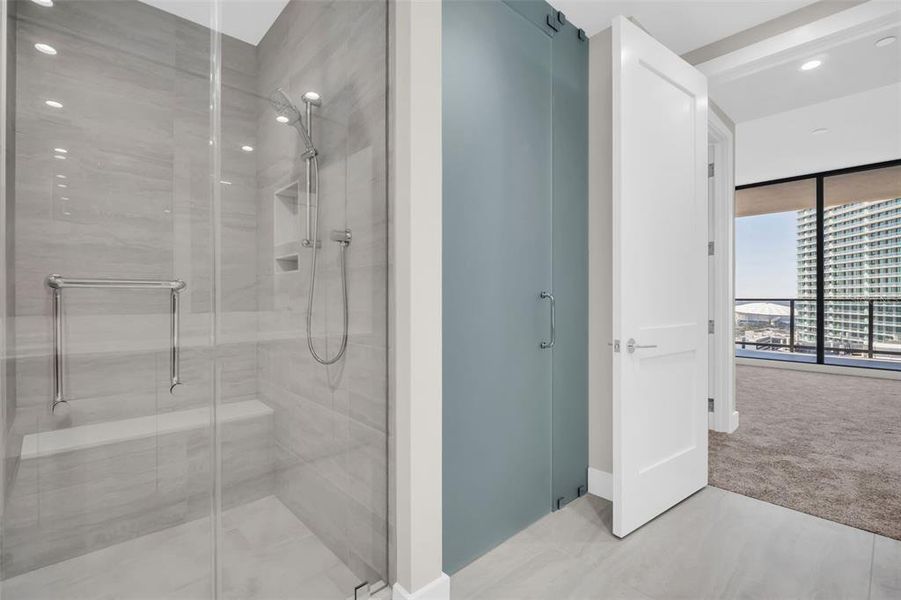 Image 86 of a home in .