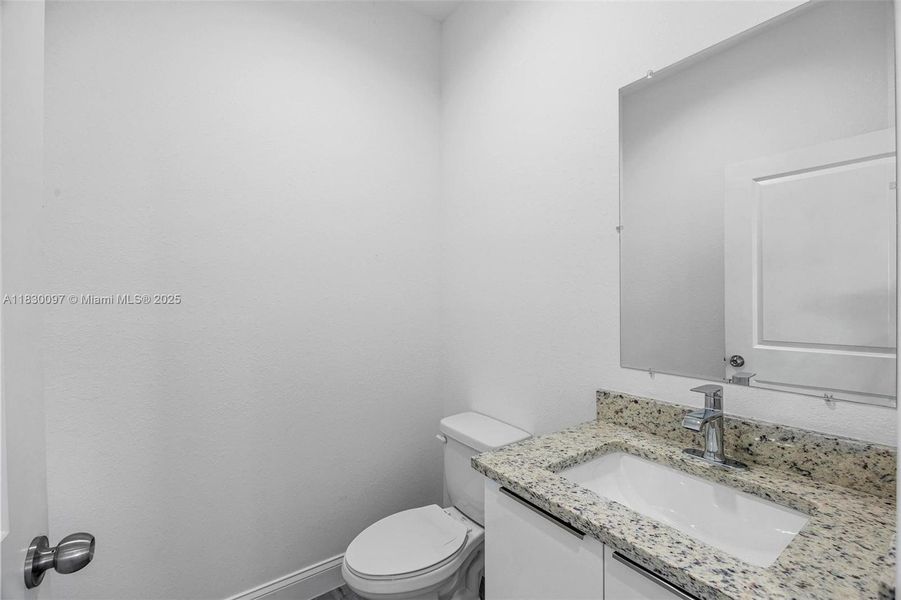 Spacious, unfurnished interior of a new home in , Lehigh Acres (Image 29).