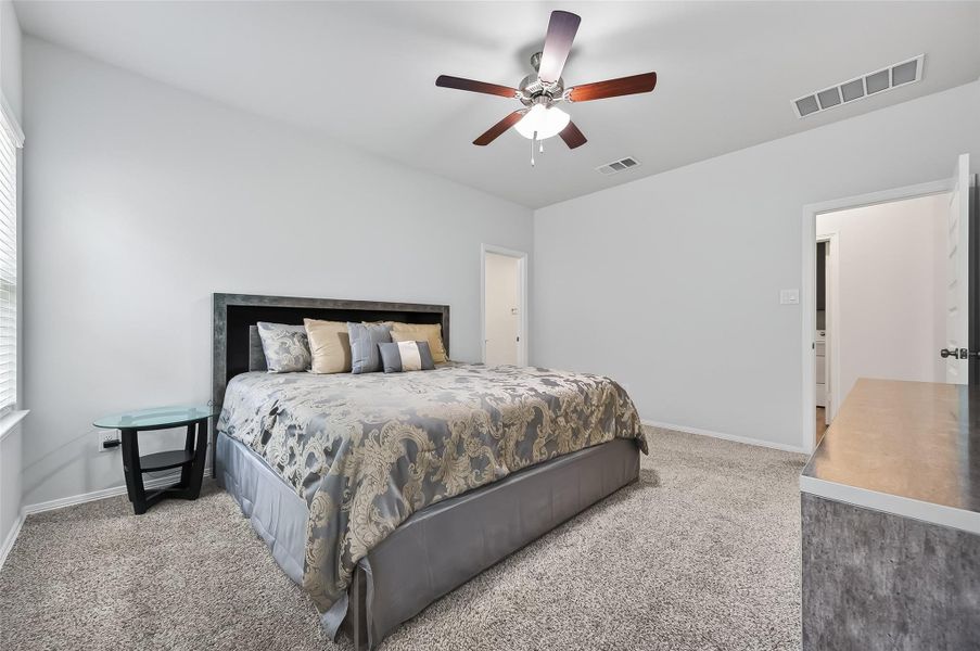 Furnished interior view inside a new home in , Tomball (Image 34).