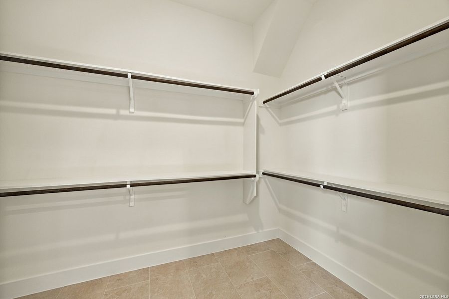 Spacious, unfurnished interior of a new home in , Floresville (Image 25).