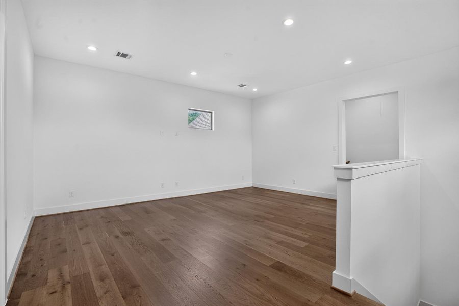 Spacious, unfurnished interior of a new home in , Houston (Image 18).