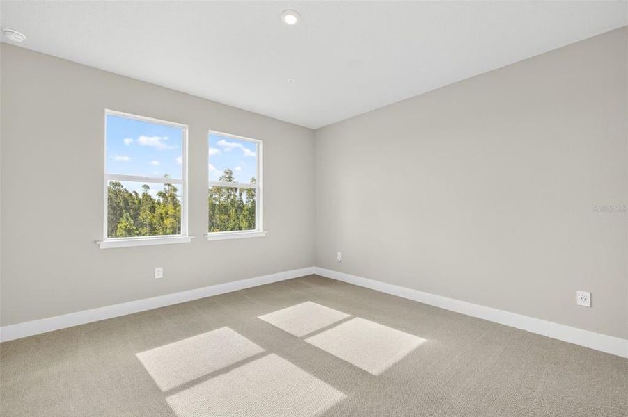 Spacious, unfurnished interior of a new home in Wellen Park, Venice (Image 14).