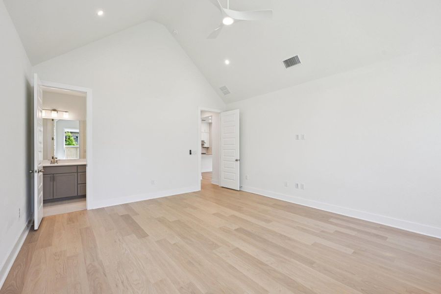 Spacious, unfurnished interior of a new home in Persimmon, Buda (Image 26). Spacious, unfurnished interior of a new home in Persimmon, Buda (Image 26).